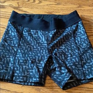 Black patterned lululemon spandex